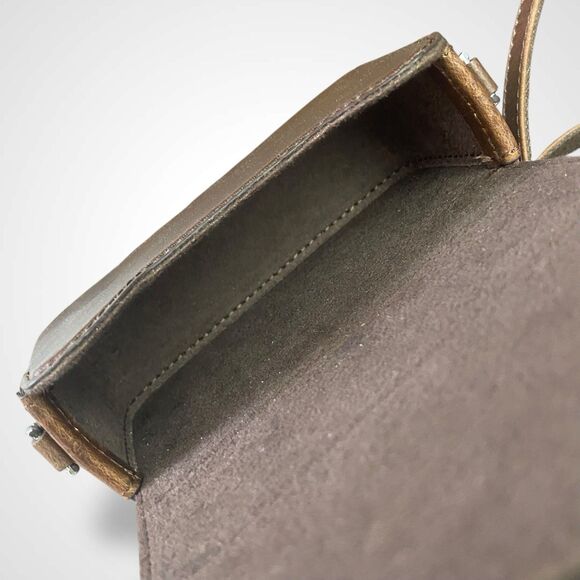 MegaGear Canon PowerShot G9 X Mark II, G9 X Leather Camera Hard Case with Strap - Picture 13 of 14